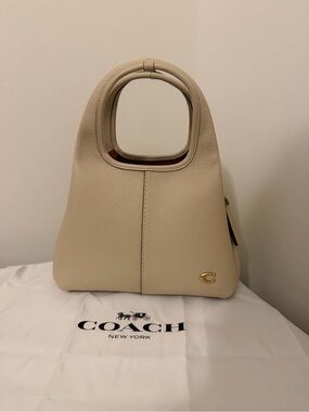 Coach Lana 23